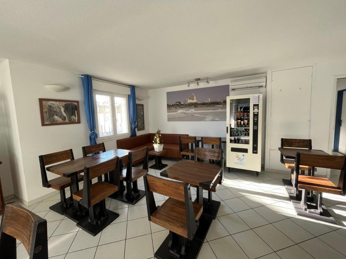 Hotel Les Arcades Сент-Марі-де-ла-Мер Екстер'єр фото