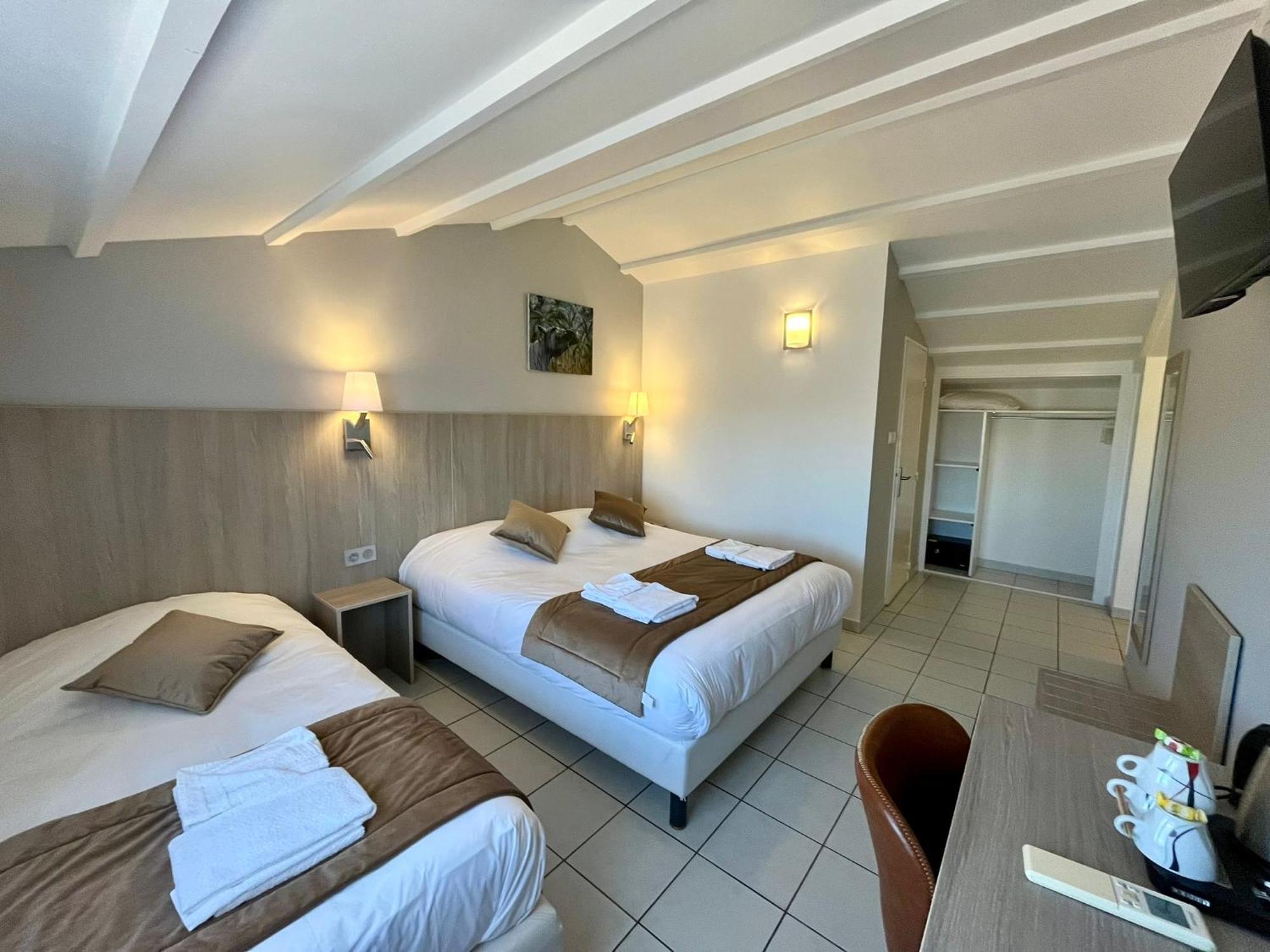Hotel Les Arcades Сент-Марі-де-ла-Мер Екстер'єр фото