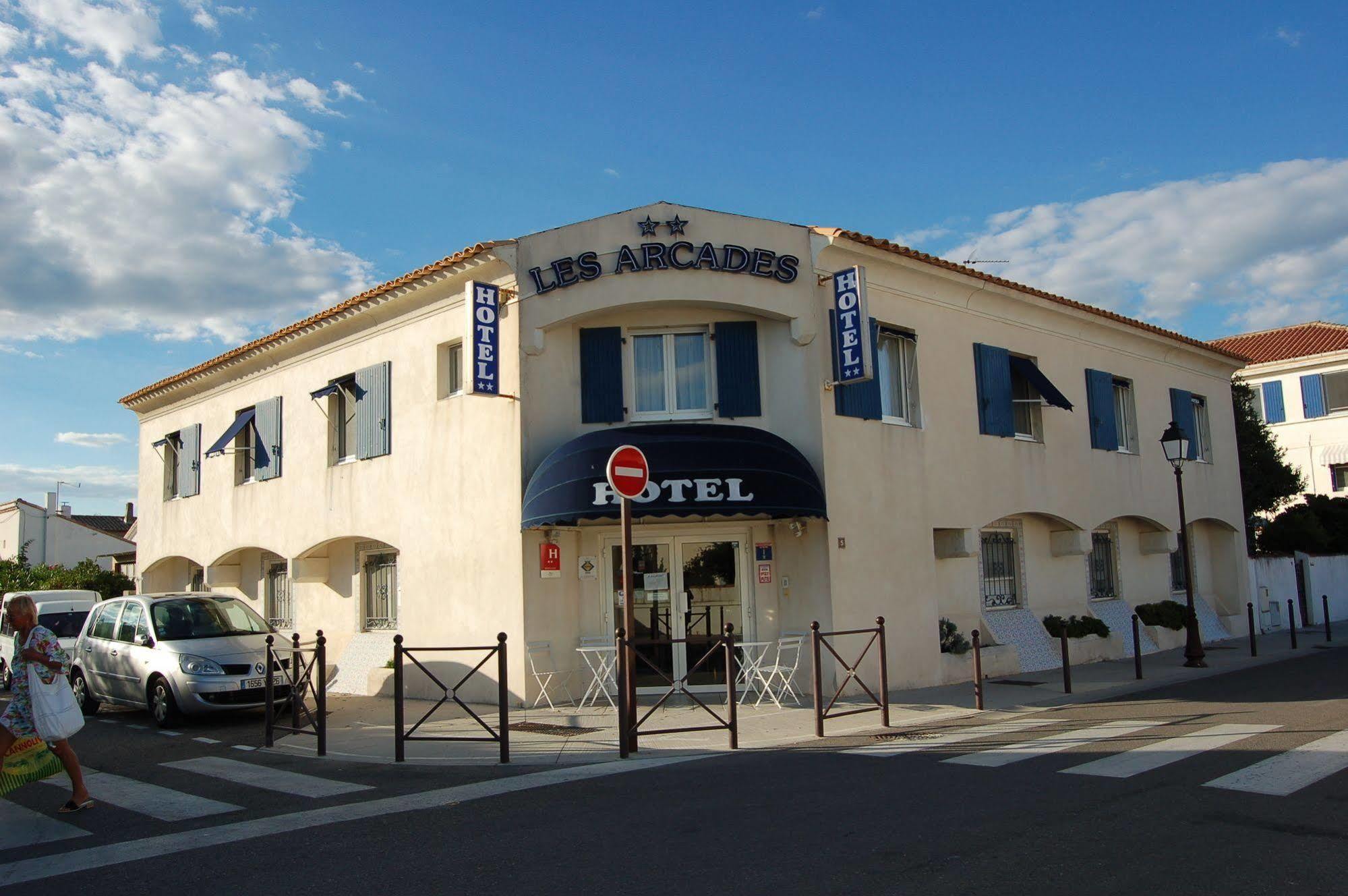 Hotel Les Arcades Сент-Марі-де-ла-Мер Екстер'єр фото